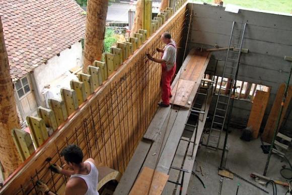 Montage der Bewehrung für die Stahlbetonwände